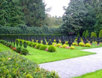 moederhuis kerkhof (Small).JPG